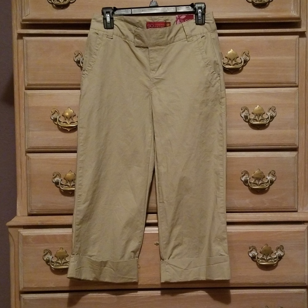 So Women's Khaki Capri Length Pants
